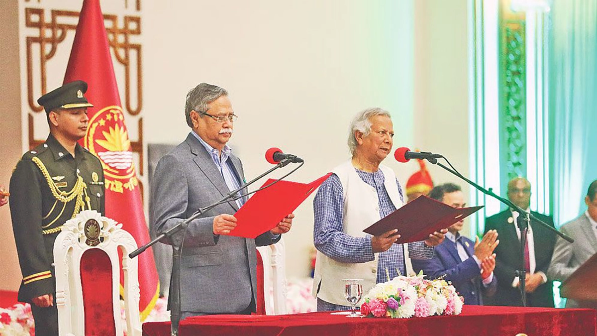অন্তর্বর্তী সরকার পুনর্গঠনে আইনি জটিলতা নিয়ে প্রশ্ন