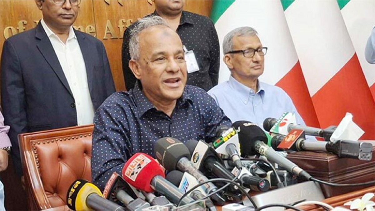 জুলাই আন্দোলনকারীদের ওপর হামলা হলে ছাড় নয় : স্বরাষ্ট্র উপদেষ্টা