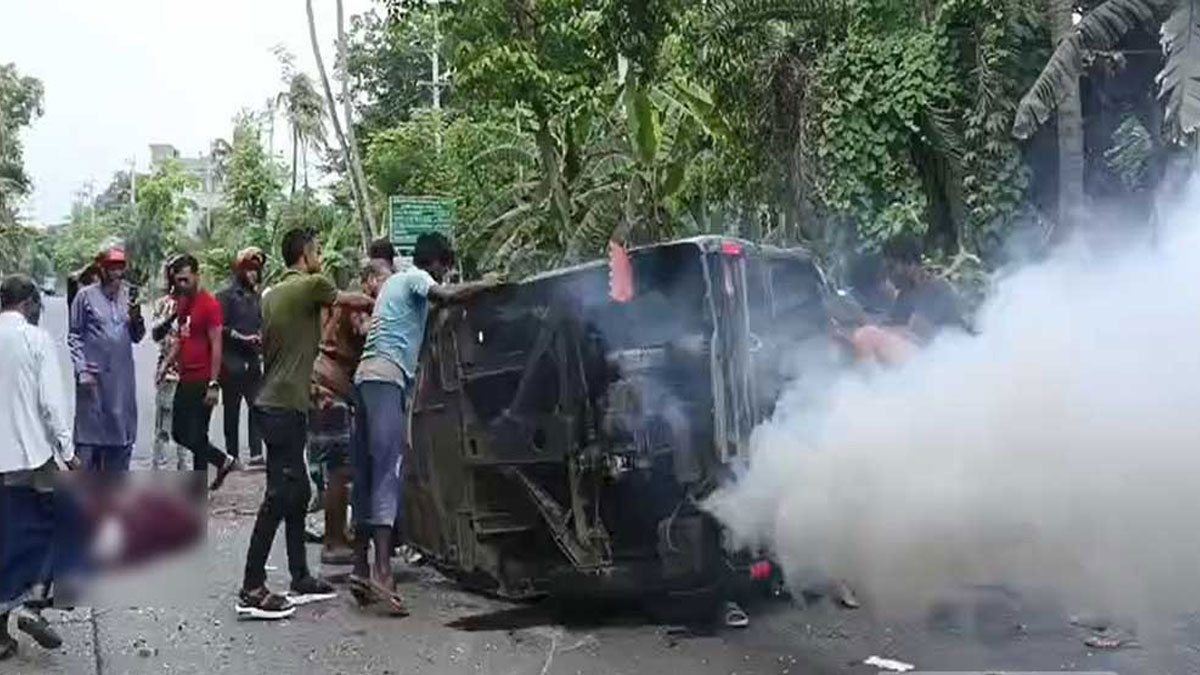 খুলনায় মাহিন্দ্রা ও লরির সংঘর্ষে নিহত ৩, আহত ৪ 