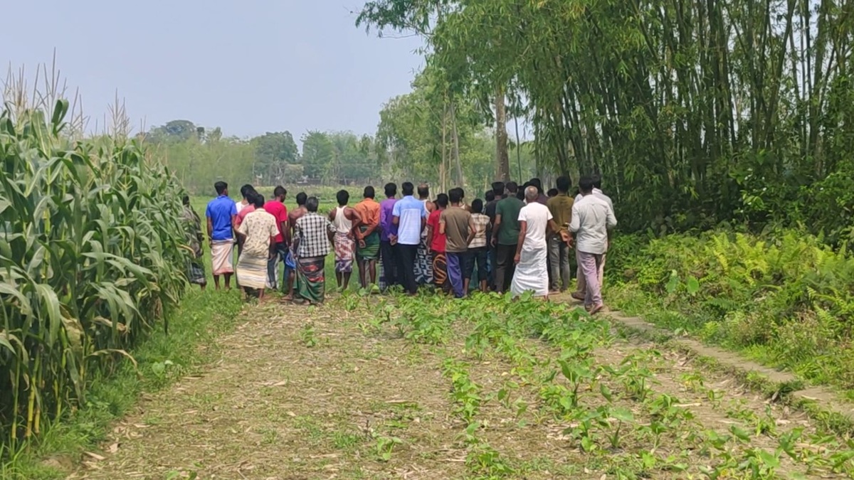 বাংলাদেশিকে ধরে নিয়ে হত্যা করল বিএসএফ