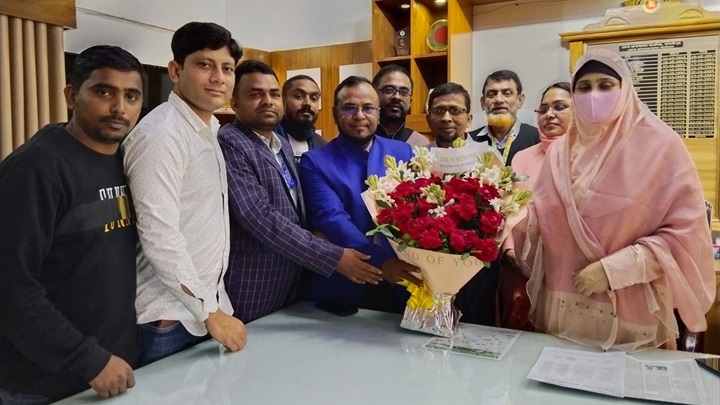 সাংবাদিকদের সহযোগিতায় মাদারীপুরকে সুন্দর জেলা হিসেবে গড়ে তুলতে চাই: ডিসি