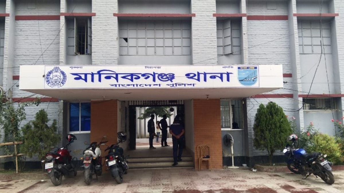চারুশিল্পীর বাড়িতে অগ্নিসংযোগ: আ.লীগ-ছাত্রলীগের ৬ নেতা আটক