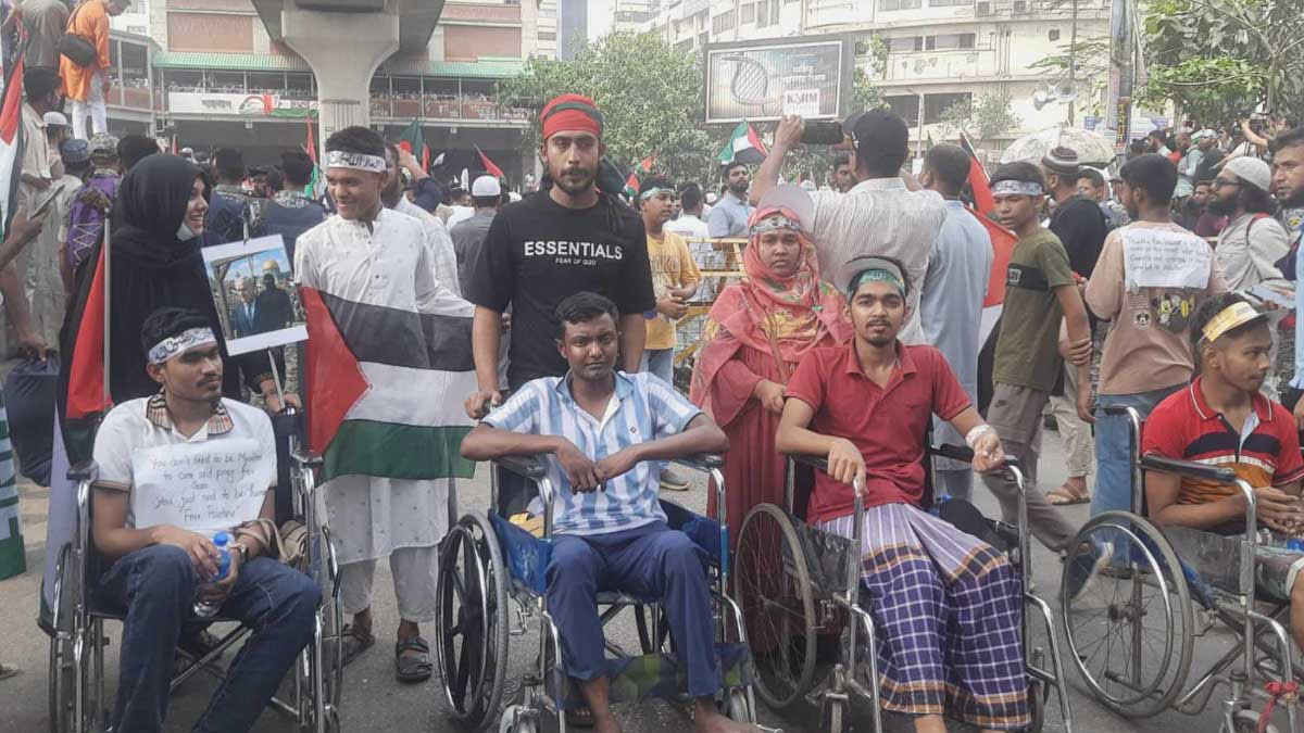 হুইল চেয়ারে করেই ‘মার্চ ফর গাজা’ কর্মসূচিতে জুলাই বিপ্লবে আহতরা