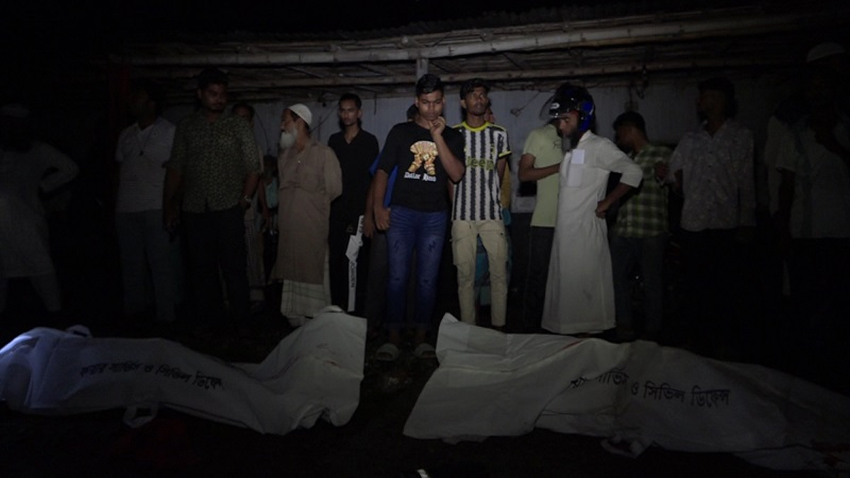 এক পিকআপের ধাক্কায় আরেক পিকআপের চালকসহ নিহত ২