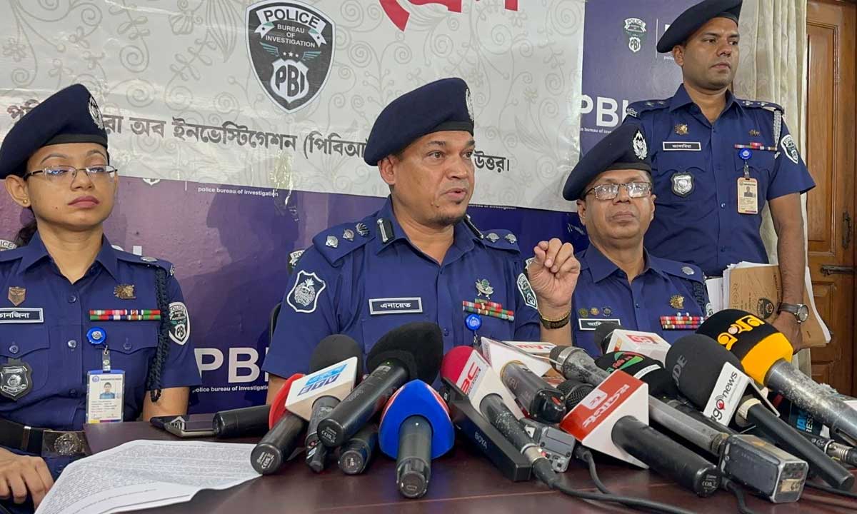 সংবাদ সম্মেলনে কথা বলেন পিবিআই ঢাকা মেট্রোর (উত্তর) অতিরিক্ত উপপুলিশ মহাপরিদর্শক মো. এনায়েত হোসেন মান্নান। ছবি- রূপালী বাংলাদেশ