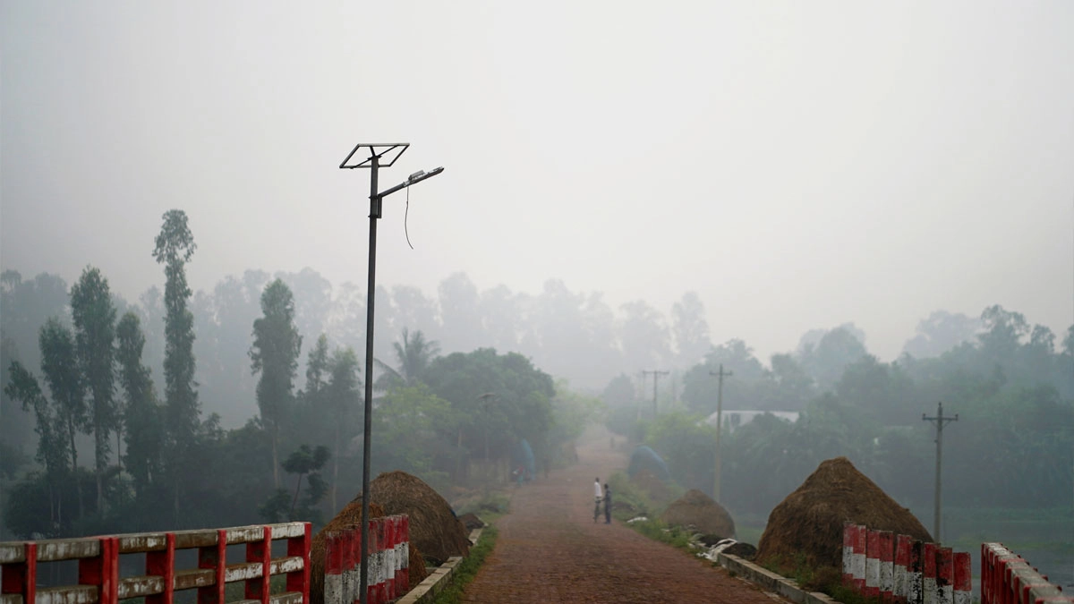 বৈশাখেও শীতের কাঁপুনি 