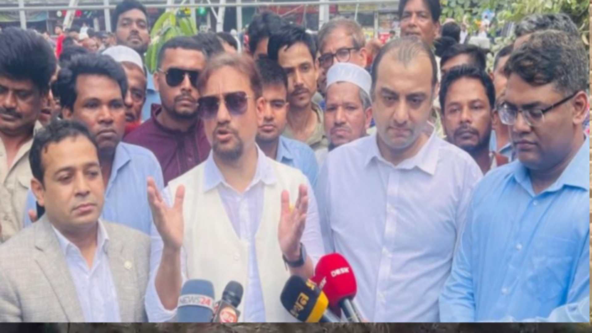 বিপ্লব উদ্যানে শুধু পার্কই থাকবে অন্য কিছু নয়: চসিক মেয়র