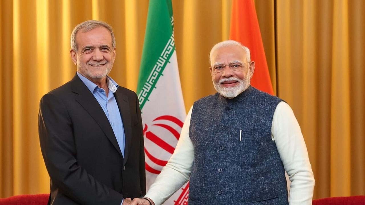 ইরানের রাষ্ট্রপতি মাসুদ পেজেশকিয়া ও ভারতের প্রধানমন্ত্রী নরেন্দ্র মোদী।  ছবি- সংগৃহীত