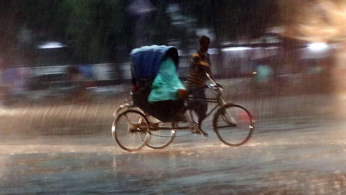 সকালের মধ্যে ৯ জেলায় ব্যাপক ঝড়-বৃষ্টির শঙ্কা