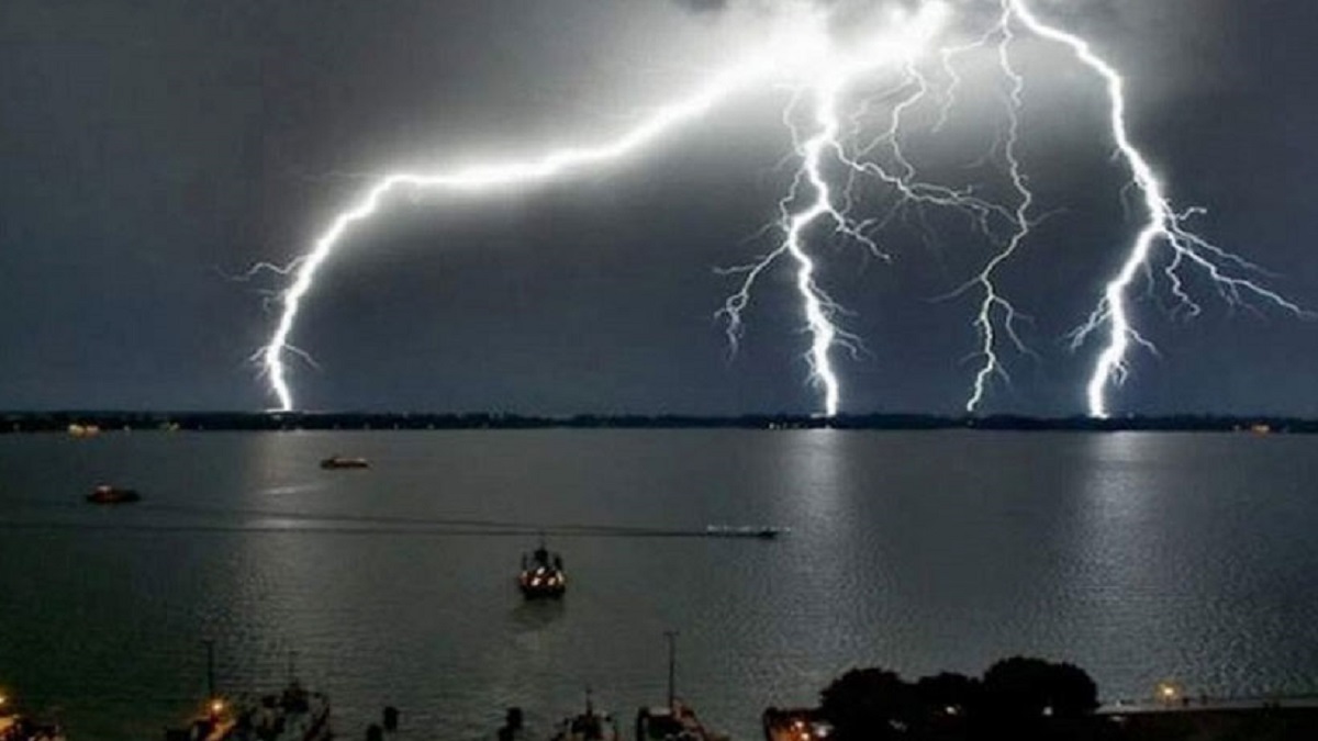 মাছ ধরতে গিয়ে বজ্রপাতে দুই ভাইয়ের মৃত্যু