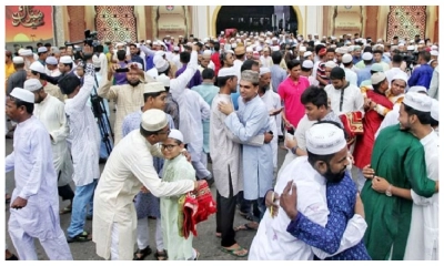 রমজানের ঐ রোজার শেষে এলো খুশির ঈদ