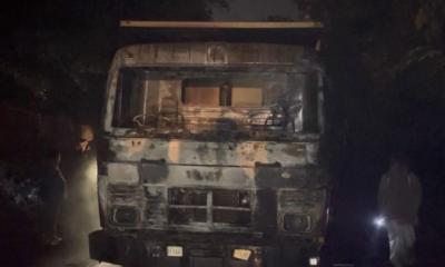 ড্রামট্রাক চাপায় নারীর মৃত্যু, ট্রাকে আগুন দিল জনতা