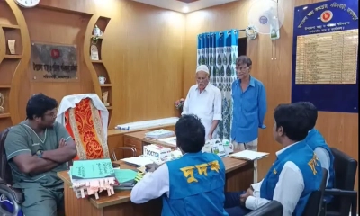 রোগী সেজে হাসপাতালে দুদক