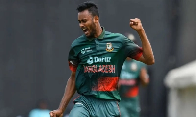 প্রথম ওভারেই উইকেট পেল বাংলাদেশ