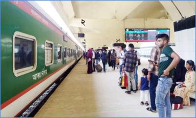 স্বাভাবিক হচ্ছে কমলাপুরে ট্রেন চলাচল