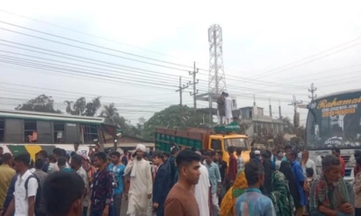 ময়মনসিংহে বাসচাপায় যাত্রী নিহত, সড়ক অবরোধ