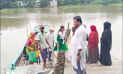 নদী পারাপারে ভরসা খেয়া