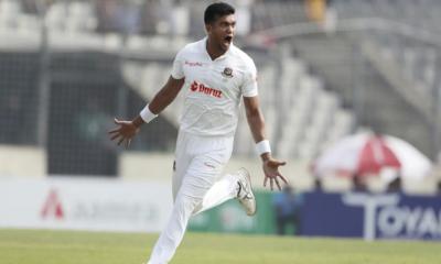 ১৪ মাস পর দলে ফিরে জ্বলে উঠলেন তাসকিন