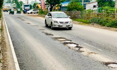 খানাখন্দে মহাসড়ক যেন মরণফাঁদ ঢাকা-চট্টগ্রাম মহাসড়ক
