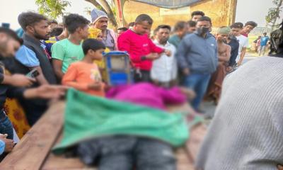 সাতক্ষীরা সড়কে ঝড়ল দুই বন্ধুর প্রাণ