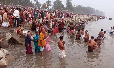 অষ্টমীর স্নানে ব্রহ্মপুত্র তীরে লাখো মানুষের ভিড়