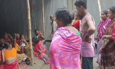খড় শুকাতে গিয়ে পুলিশের মোটরসাইকেলের ধাক্কায় প্রাণ হারালেন গৃহবধূ