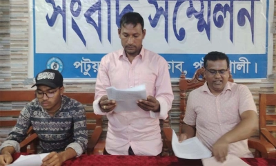 সাগরে মাছ ধরতে বিএনপি নেতার বিরুদ্ধে চাঁদা দাবির অভিযোগ