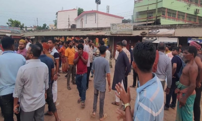ঝিনাইদহ টার্মিনালে ম্যাজিস্ট্রেটকে অবরুদ্ধ, যাত্রীকে বেধড়ক মারধর