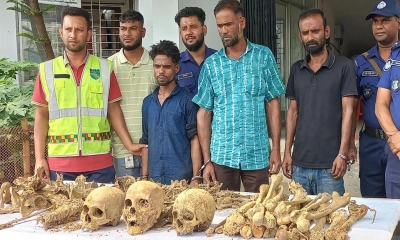 বাস তল্লাশি করে মিলল মানুষের কঙ্কাল, আটক ৩
