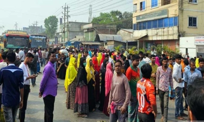 ঈদের আগে শ্রমিক ছাঁটাই, গাজীপুরে মহাসড়ক অবরোধ