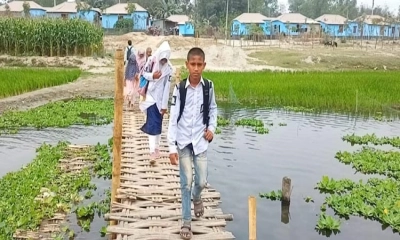 নিজ উদ্যোগে ভাসমান ড্রামের সেতু, দুঃখ ঘুচলো ২০ হাজার মানুষের