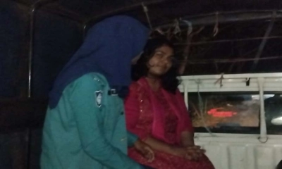 বরিশাল বিশ্ববিদ্যালয়ে ছাত্রলীগ নেত্রীকে পুলিশে দিল ছাত্রদল