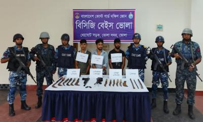ভোলায় যৌথ বাহিনীর অভিযানে অস্ত্রসহ আটক ৩ জলদস্যু