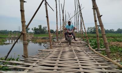 একটি ব্রীজের অভাবে ভোগান্তিতে ৬০ হাজার মানুষ