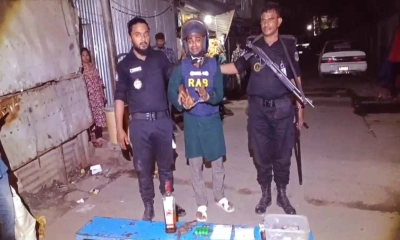 টঙ্গীতে র‌্যাবের হাতে অস্ত্র-মাদকসহ আটক ৬