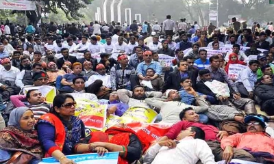 স্কুল ছেড়ে সড়কে ৫ লাখ শিক্ষক