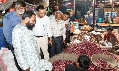 বাজার স্থিতিশীল রাখতে এফবিসিসিআই’র কাঁচাবাজার পরিদর্শন