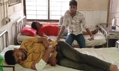 মাংস কম দেওয়ায় বিয়ে বাড়িতে কথা কাটাকাটি, আলো নিভিয়ে মারধর