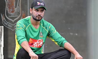 মাশরাফি ও তার বাবার নামে মামলা
