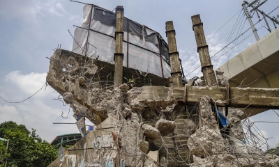 ভেঙে ফেলা হচ্ছে প্রজন্ম চত্বরের বাকি অংশ