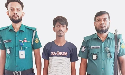 চোখে মরিচ ছিটিয়ে ১০ লাখ টাকা ছিনতাই, রিকশাচালক গ্রেপ্তার