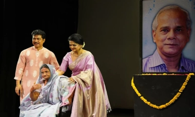 নৃত্যাঞ্চল পদক পেলেন কুমকুম রানী