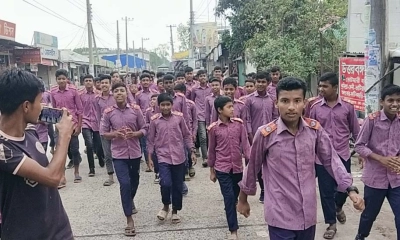 লালমনিরহাটে জান্নাতি হত্যার প্রতিবাদে বিক্ষোভ, যুবকের বাড়িতে আগুন