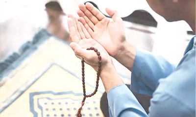 জীবনের কঠিন মুহূর্তে মুমিনের আমল