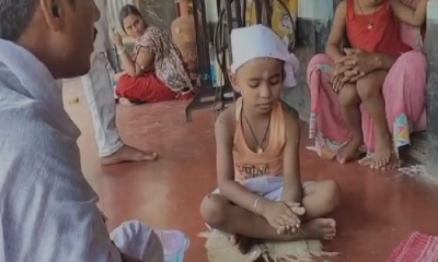 জীবিত মায়ের শ্রাদ্ধ করলো ৭ বছরের ছেলে