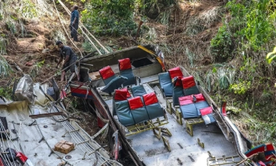 শ্রীলঙ্কায় তীর্থযাত্রীদের বাস খাদে পড়ে নিহত ২১
