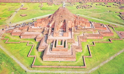 নীরব ইটে ইতিহাসের স্পন্দন