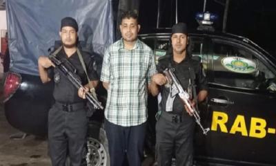 পুলিশ হেফাজতে ফেসবুক লাইভ, জেলা জুড়ে তোলপাড়