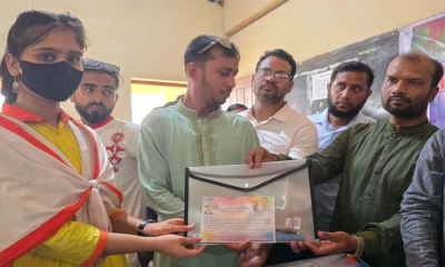 মিরসরাইয়ে কৃষকদলের শিক্ষা উপকরণ বিতরণ