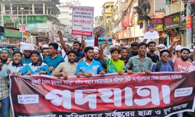 বরিশালে হাতপাখার প্রার্থীকে মেয়র ঘোষণার দাবিতে পদযাত্রা